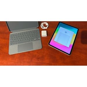 Apple iPad Pro 11” M2 1TB Silver with Cellular + Logitech Keyboard